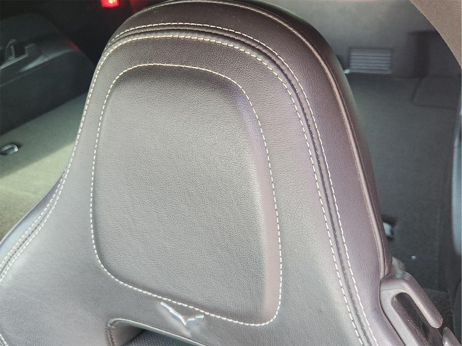 2016 Chevrolet Corvette Stingray photo 15 of 32