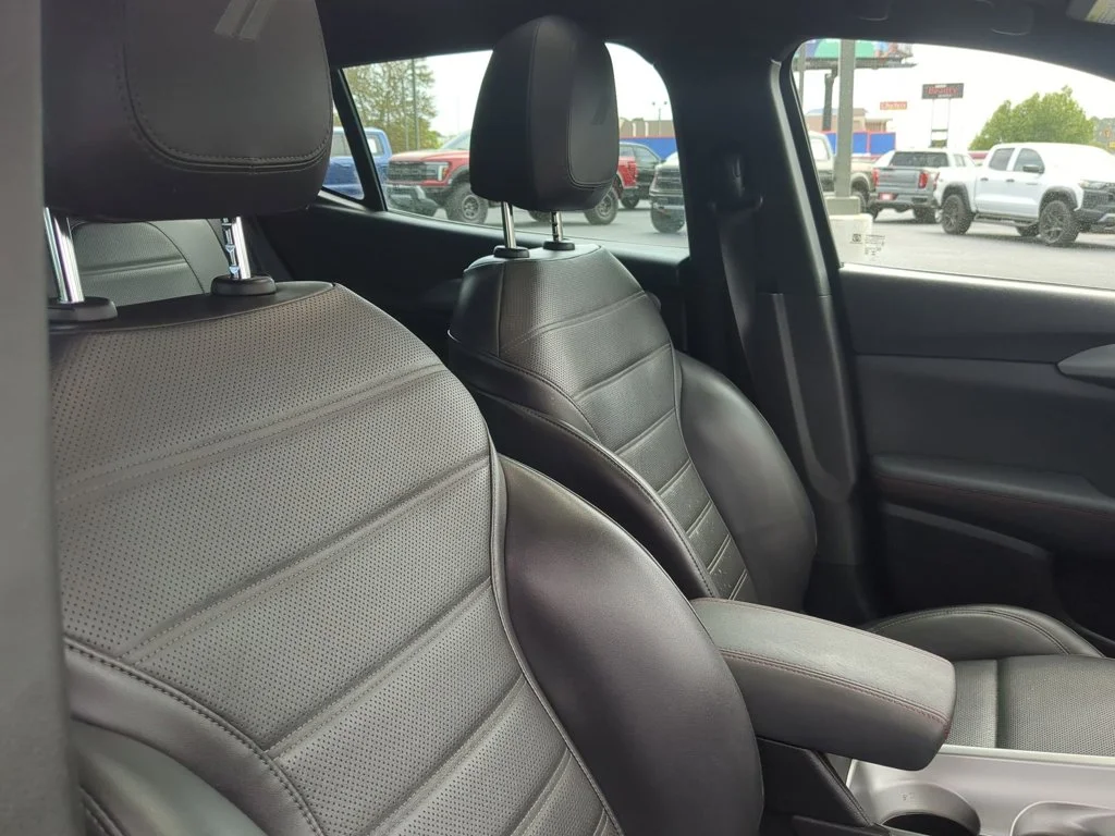 Used 2024 Acapulco Gold Dodge R/T Plus image 28