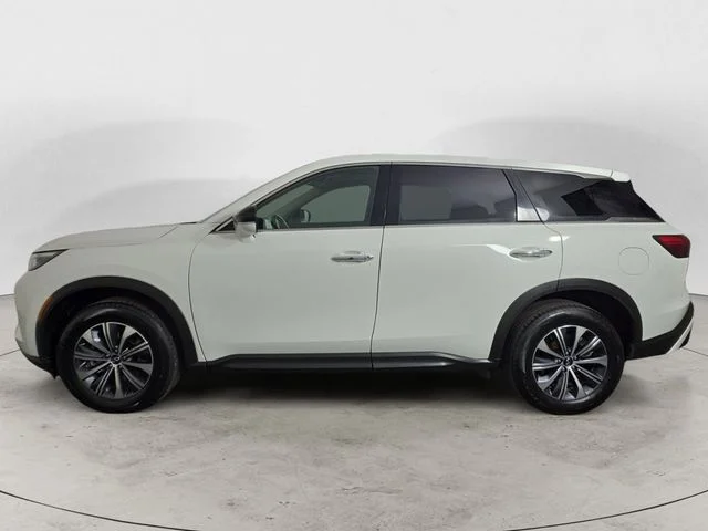 Used 2024 White INFINITI PURE image 2