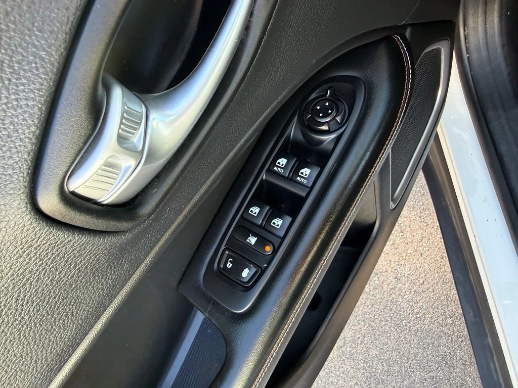 Used 2021 White Jeep Sport image 12