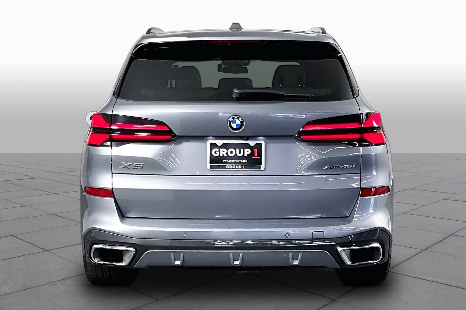 Used 2024 Skyscraper Grey Metallic BMW xDrive40i image 5