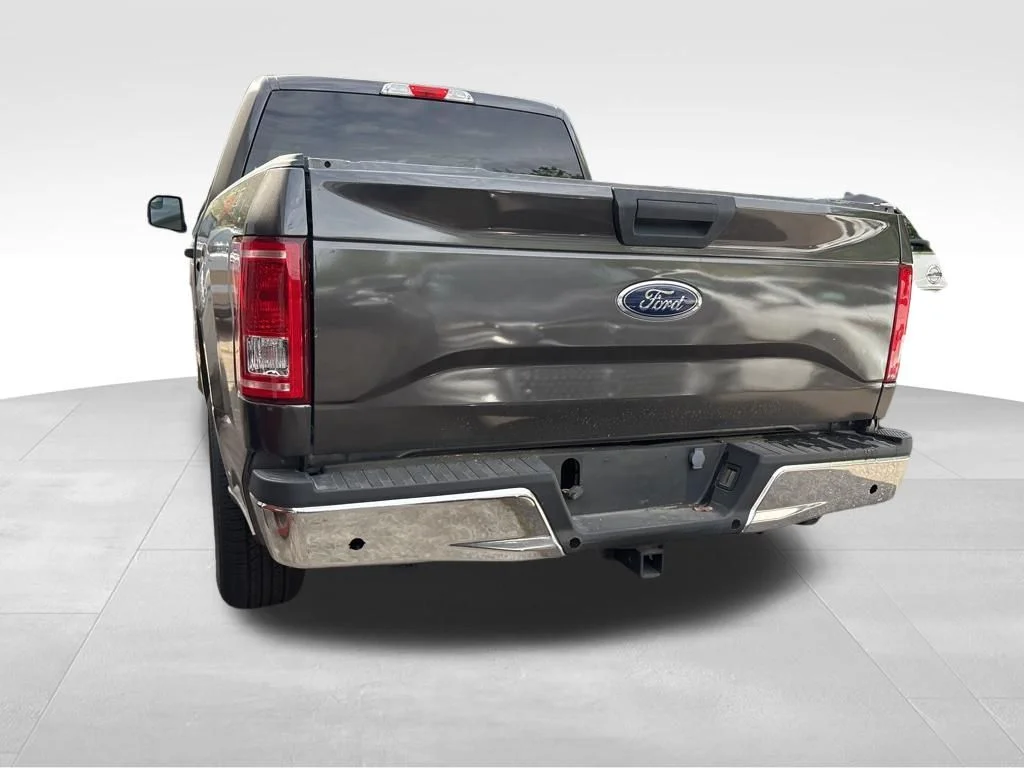 Used 2016 Gray Ford XLT image 10