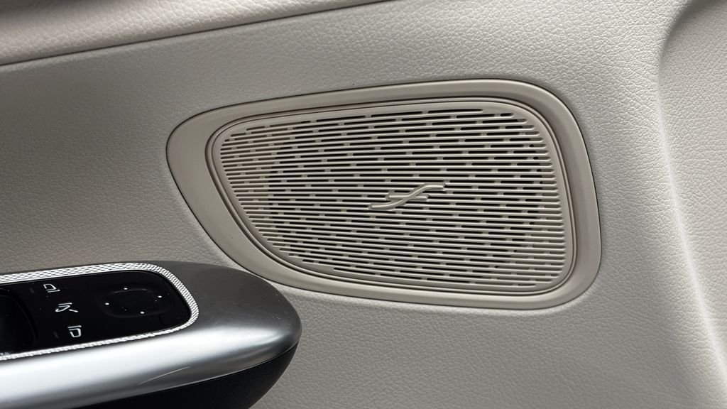 Used 2025 White Mercedes-Benz GLC 300 image 19