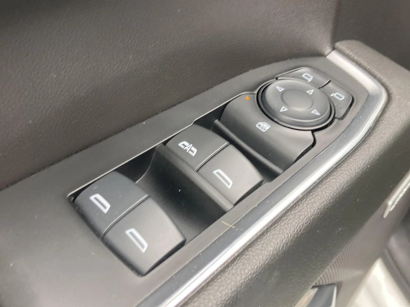 Used 2024 Summit White Chevrolet RST image 14