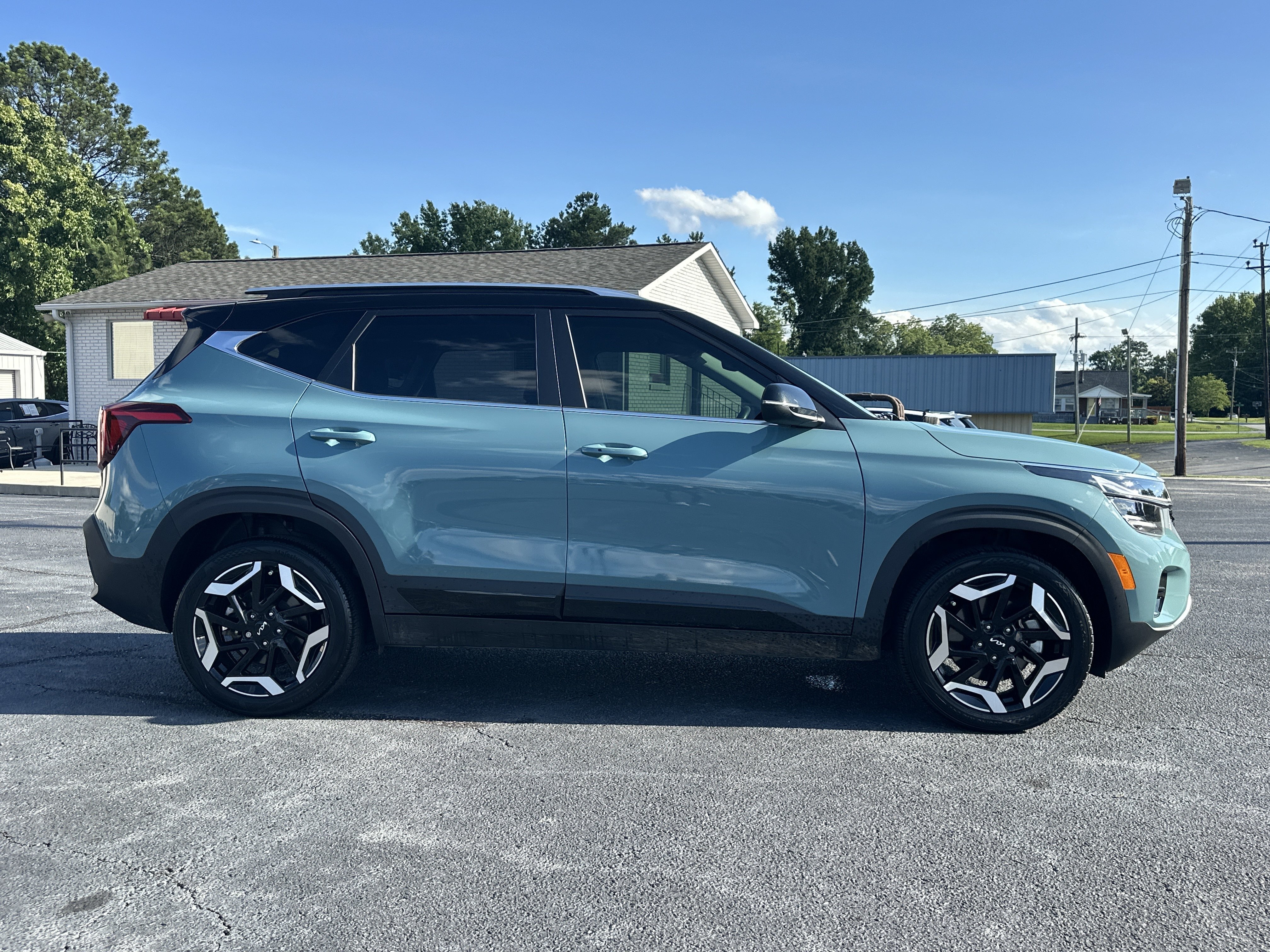 Used 2024 Pluton Blue/Black Roof Kia SX image 9