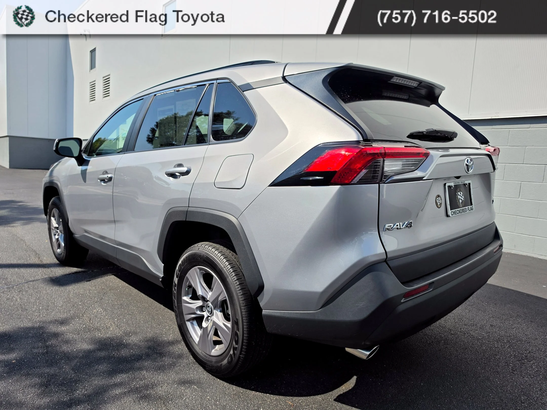 Used 2025 Silver Sky Metallic Toyota XLE image 3