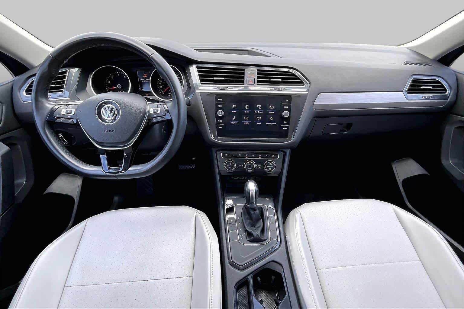 Used 2019 Platinum Gray Metallic Volkswagen SE image 13