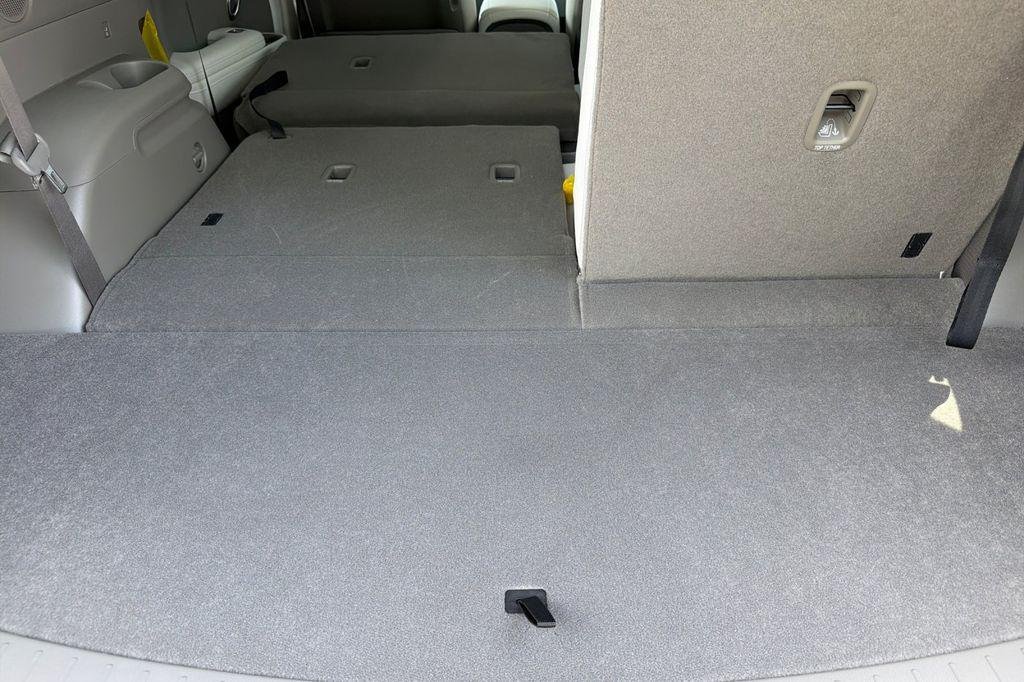 New 2026 Silver Hyundai SEL Premium 8P image 13