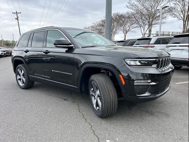 Used 2024 Rocky Mountain Pearlcoat Jeep  image 3