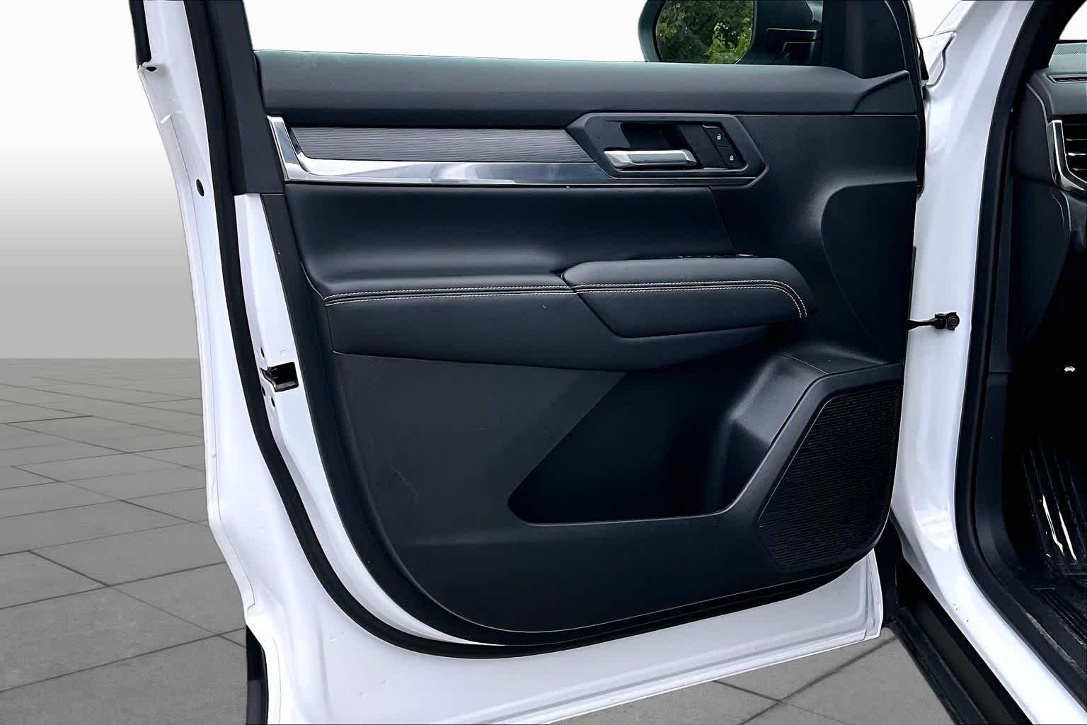 Used 2026 Summit White GMC AWD Elevation image 22