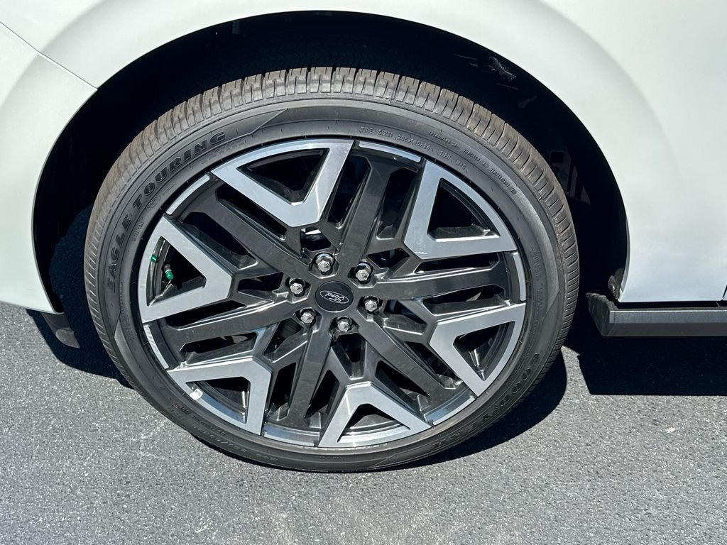 New 2026 White Ford Platinum image 11