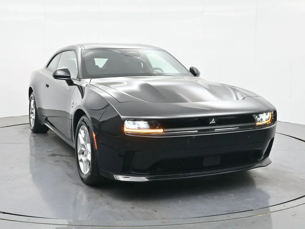New 2025 Diamond Black Crystal Pearlcoat Dodge R/T image 4