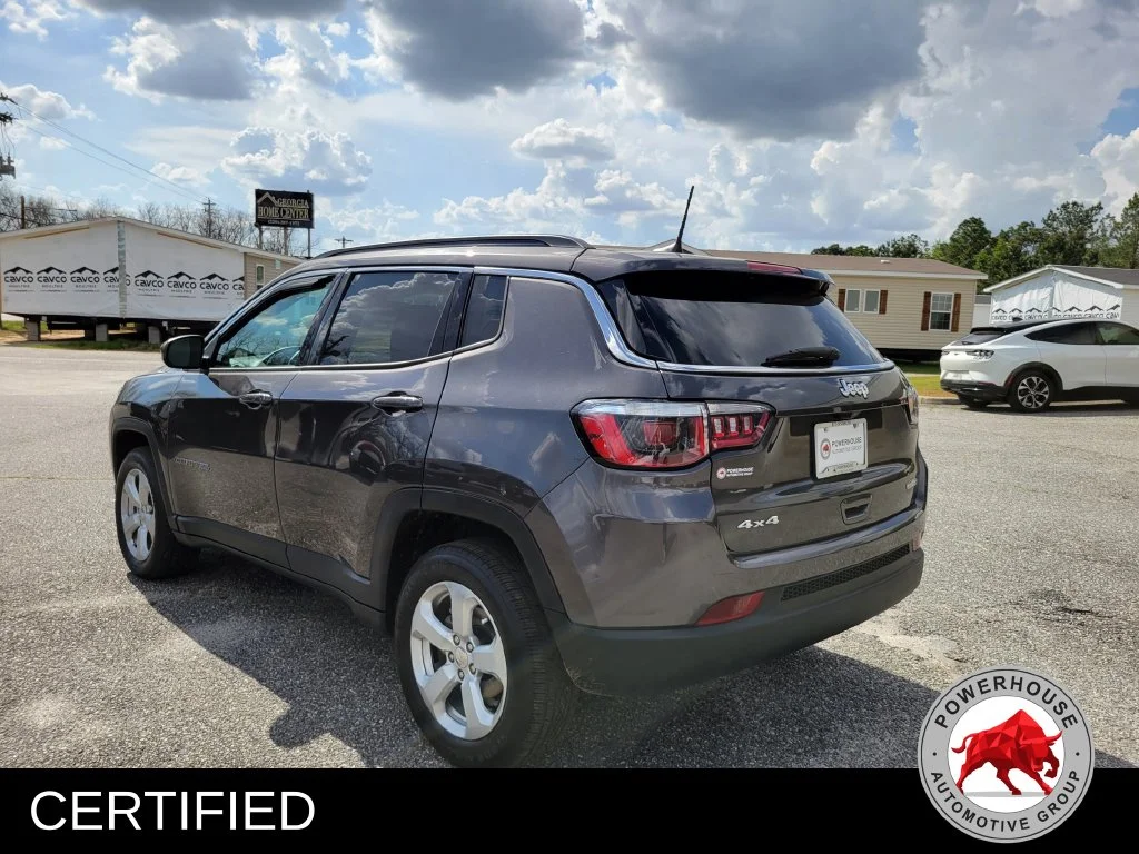Used 2019 Gray Jeep Latitude image 3