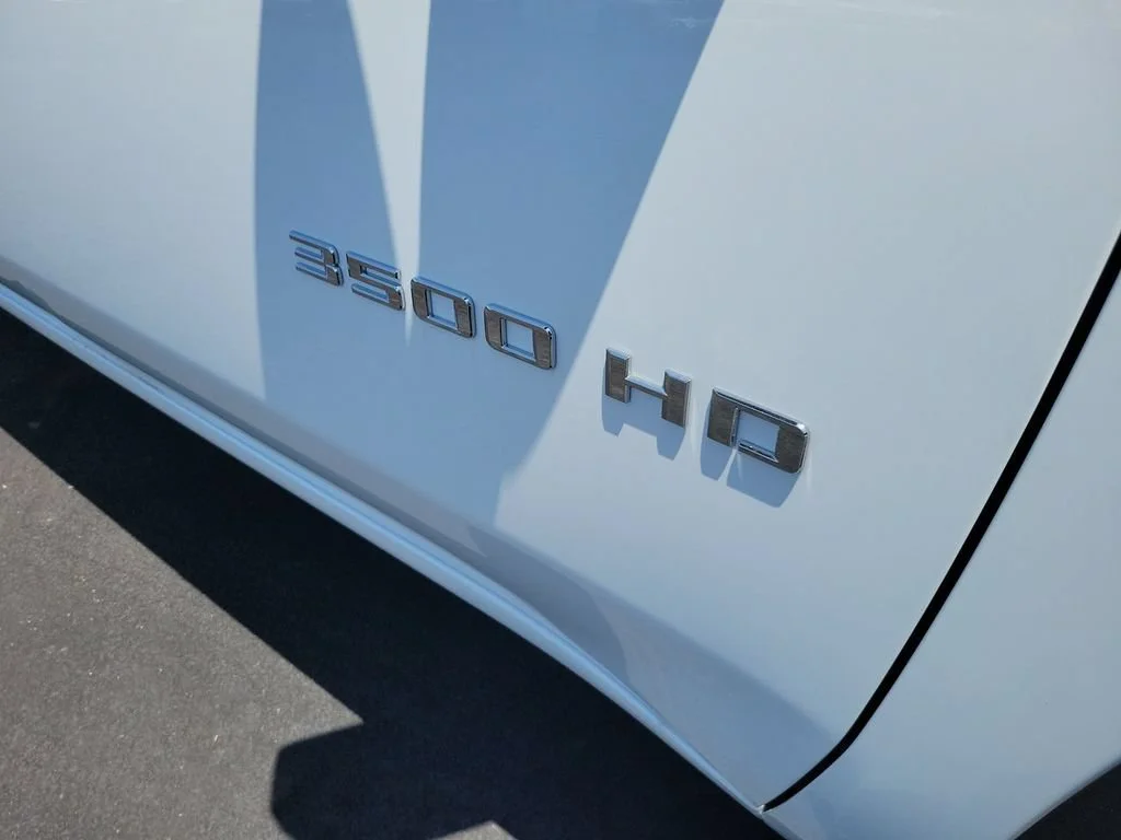 New 2026 Summit White Chevrolet WT image 18