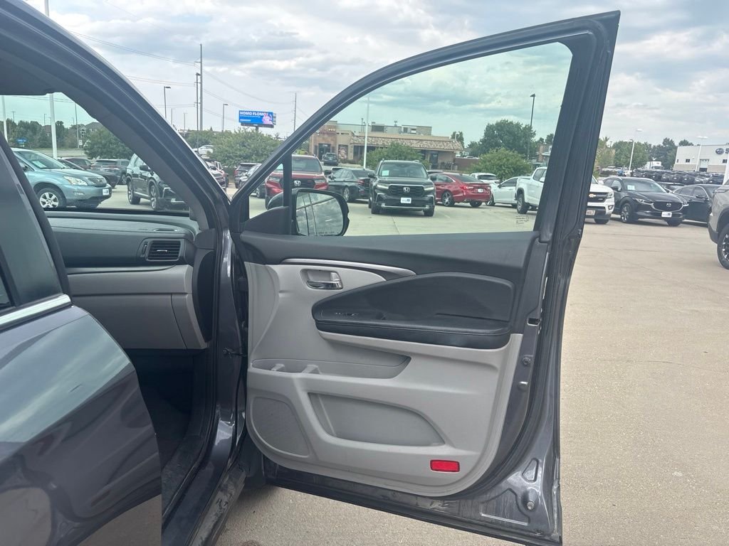Used 2016 Gray Honda EX-L image 25