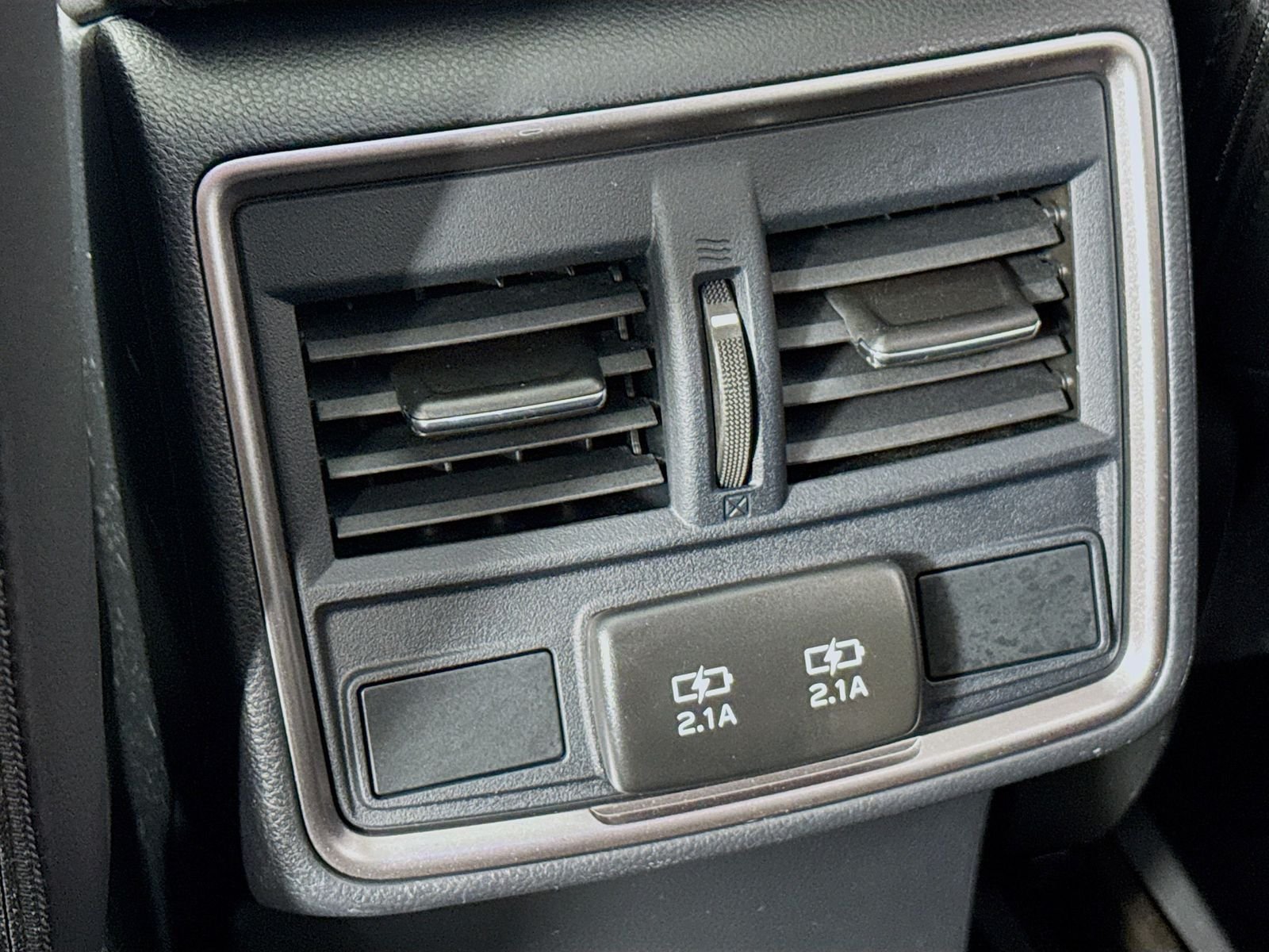 Used 2024 Ice Silver Metallic Subaru Limited image 21