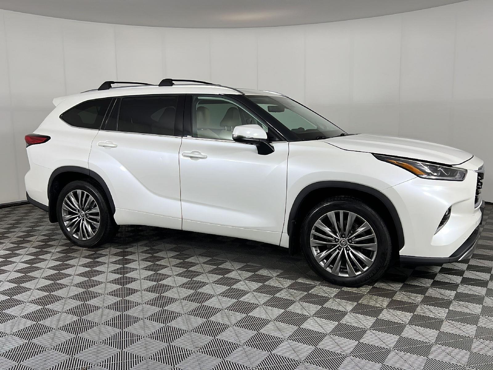Used 2021 Blizzard Pearl Toyota Platinum image 3