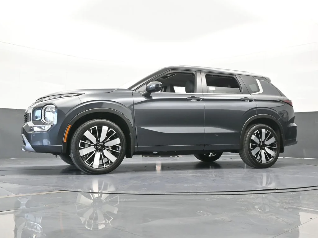 New 2026 Gray Mitsubishi SEL image 56