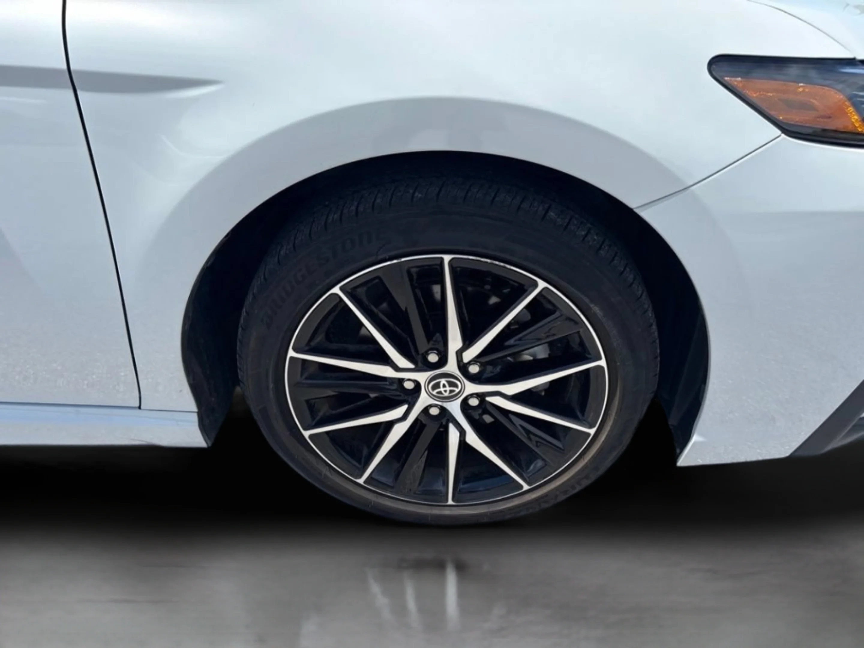 Used 2024 Ice Toyota SE image 32
