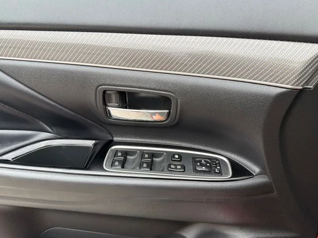 Used 2019 Red Mitsubishi SEL image 19