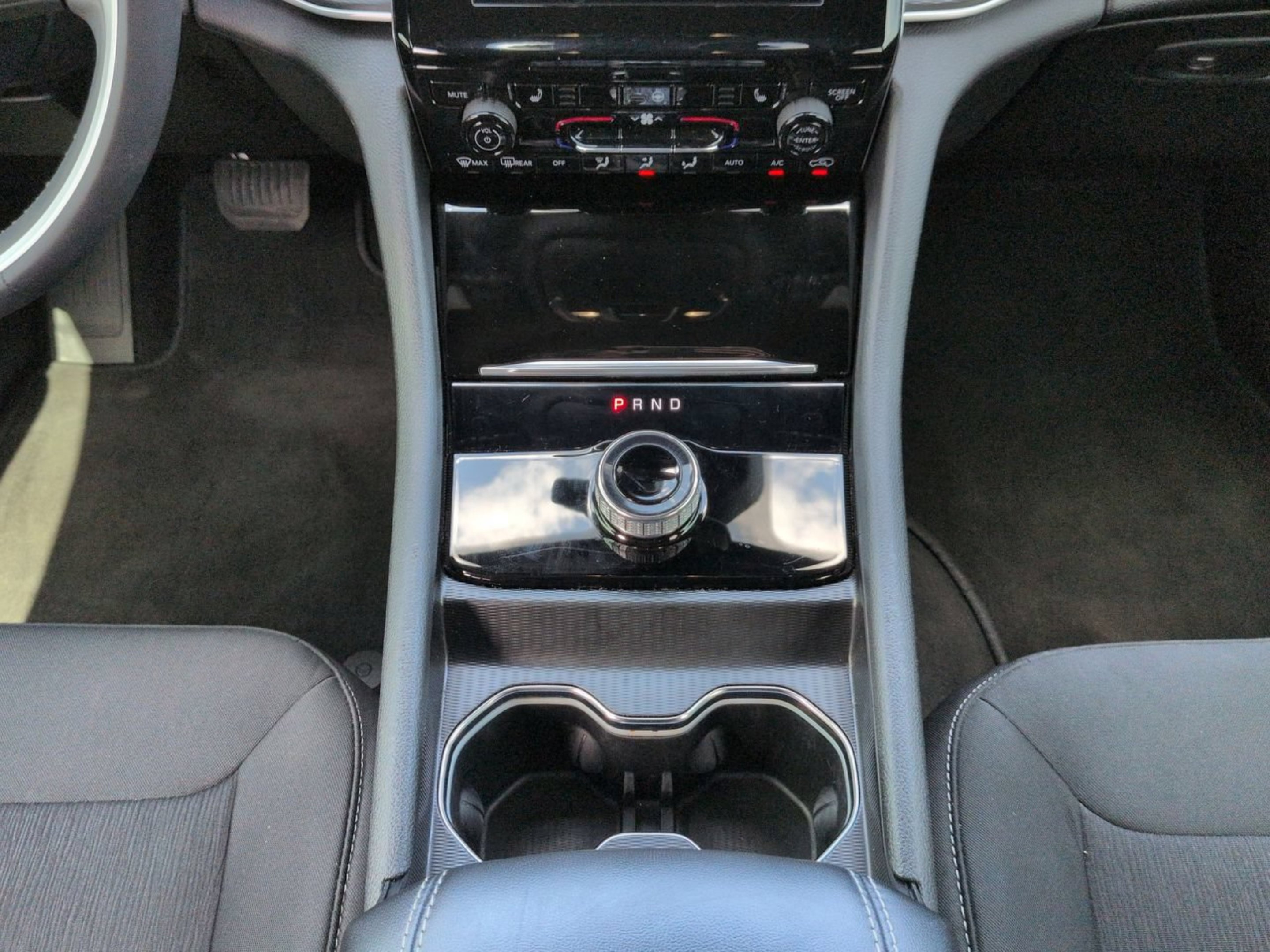 Used 2025 Silver Zynith Jeep Laredo image 17