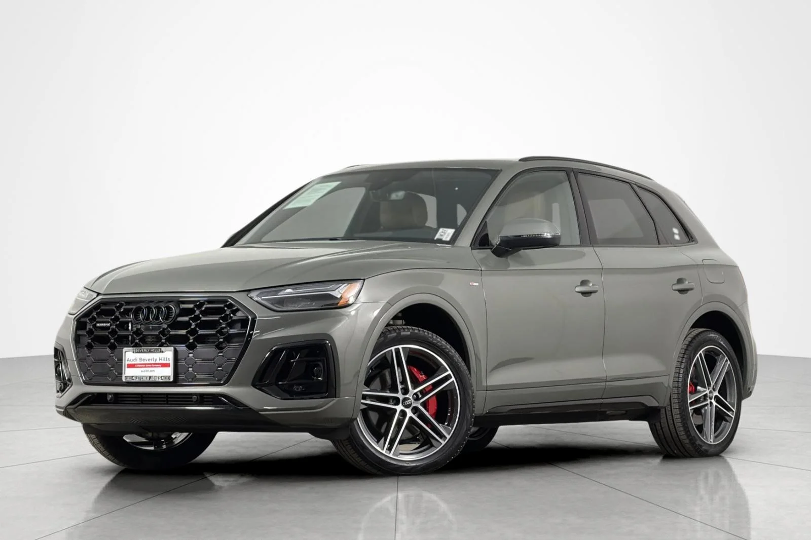 2024 Audi Q5 55 e Premium Plus's photo