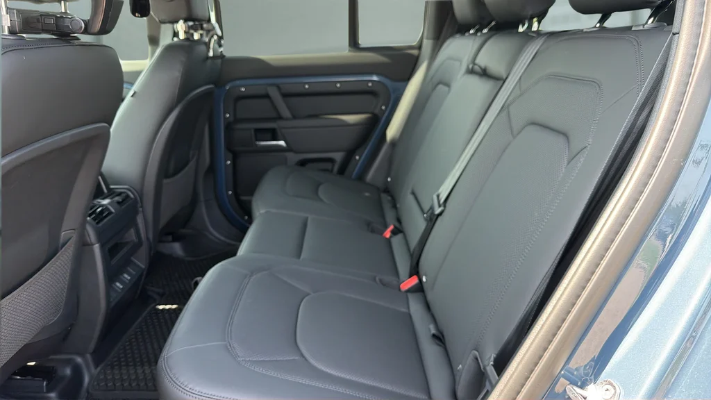 New 2026 Blue Land Rover X-Dynamic SE image 17