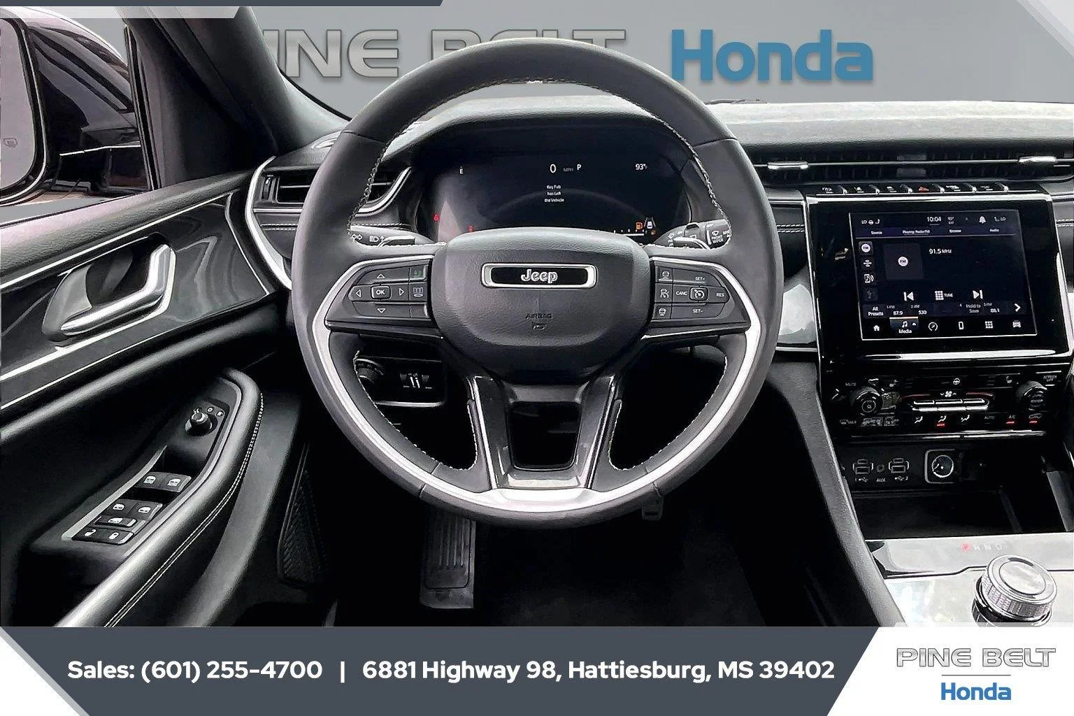 Used 2023 Diamond Black Crystal Pearlcoat Jeep Altitude image 5