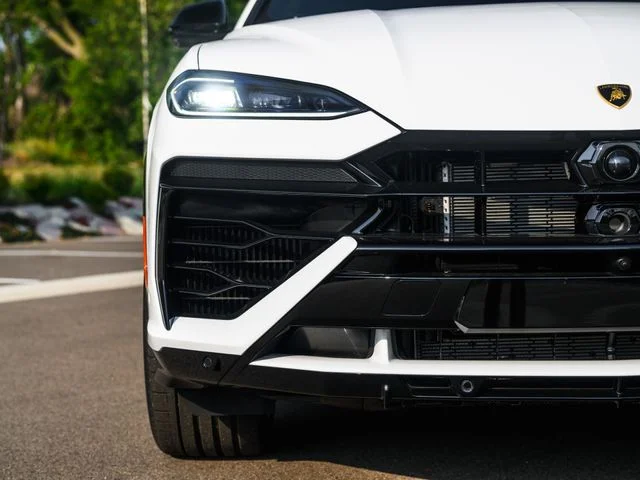Used 2025  Lamborghini SE image 73
