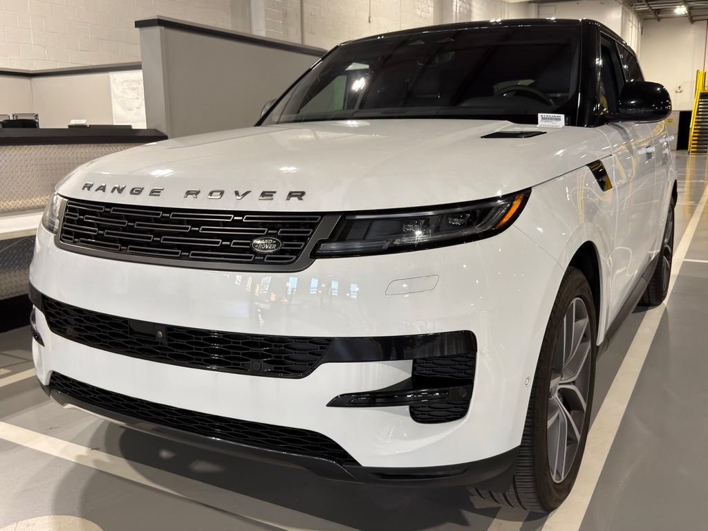 Used 2023  Land Rover SE image 1