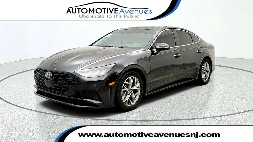 Used 2022 Phantom Black Hyundai SEL 2.5L w/ Convenience Pkg, Panoramic Sunroof & Digital Cluster image 1