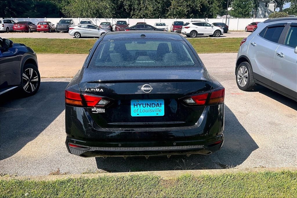 Used 2025 Black Nissan 2.5 SV image 6