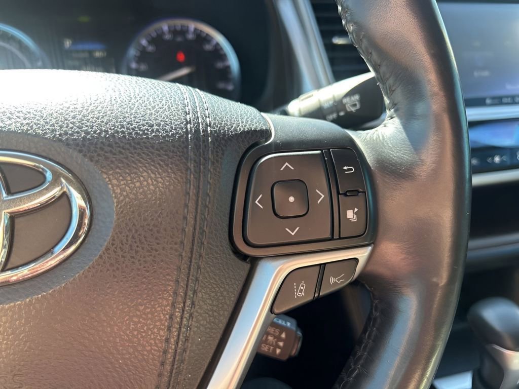 Used 2017 Blizzard Pearl Toyota Limited Platinum image 27