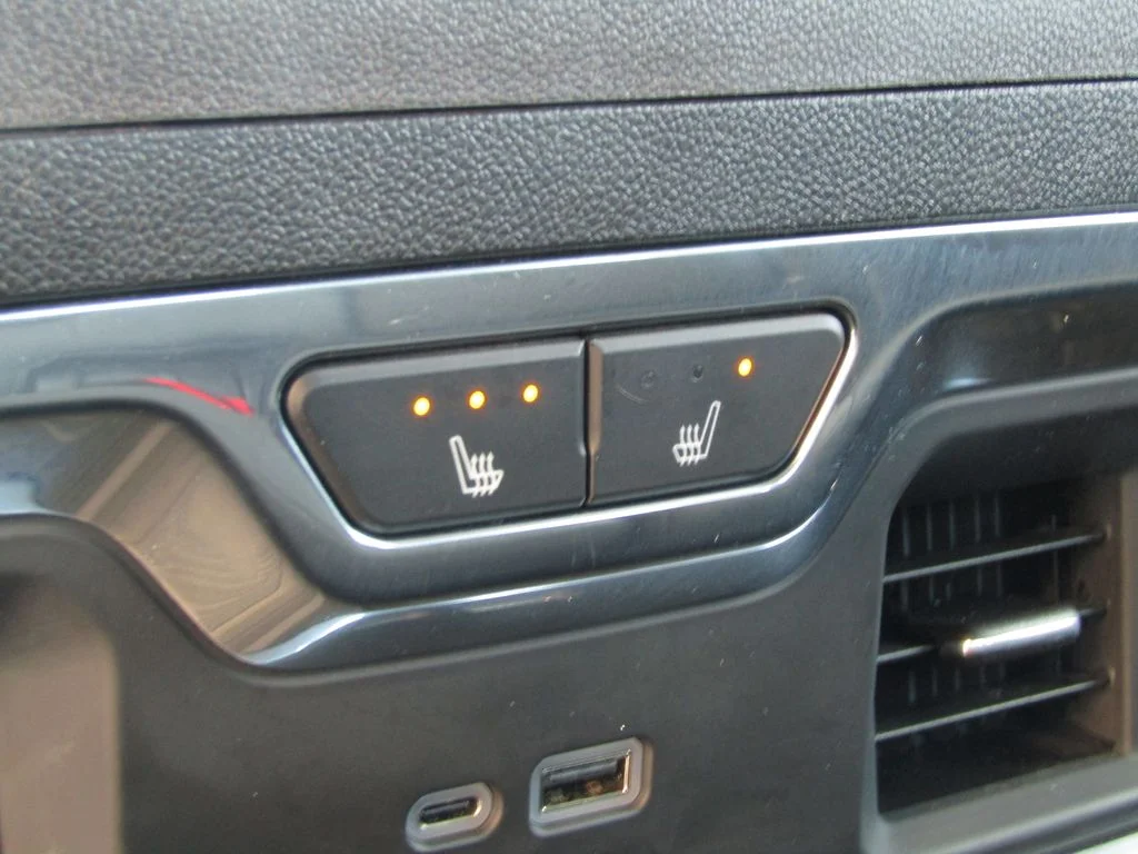Used 2024 White GMC SLT image 24