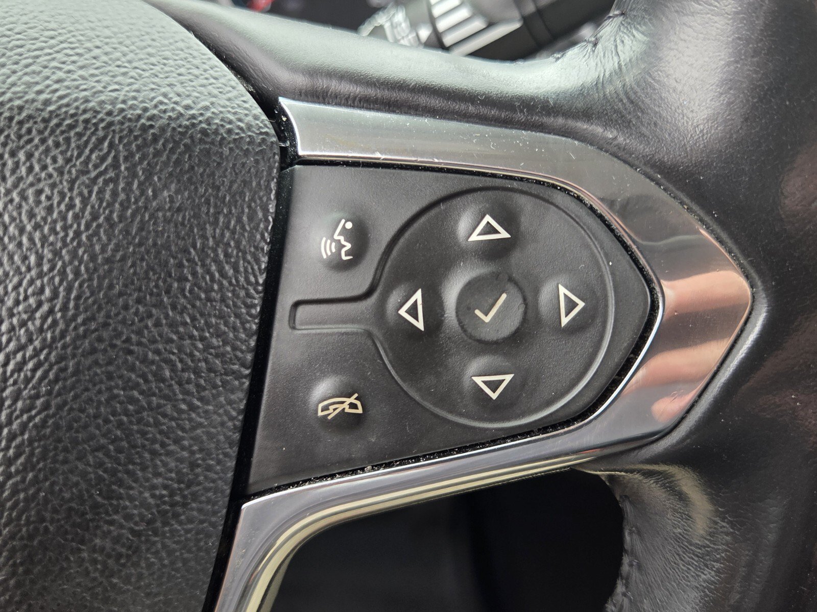 Used 2019 Graphite Metallic Chevrolet 3LT image 26