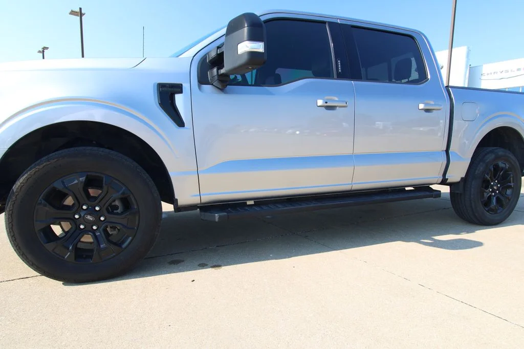 Used 2023  Ford Lariat image 11