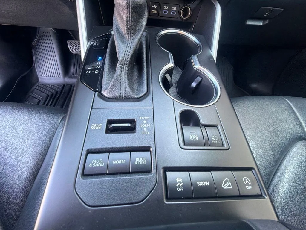 Used 2022 Black Toyota XLE image 31