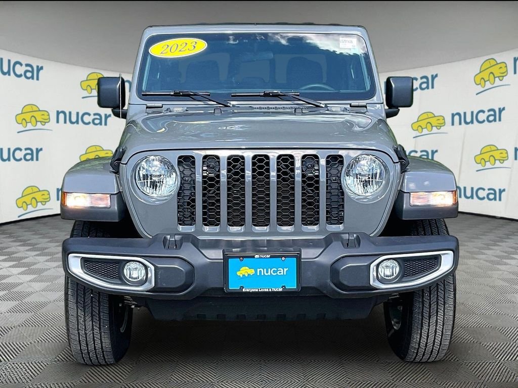 Used 2023 Gray Jeep Sport S image 2