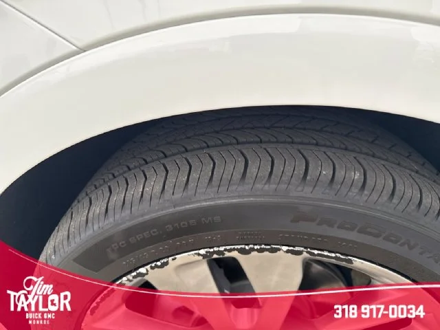 Used 2022 White Buick Avenir image 33