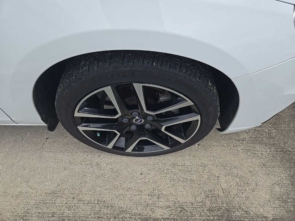 Used 2018 White Volvo T5 Dynamic image 4