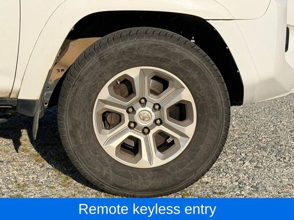 Used 2019 White Toyota SR5 image 11