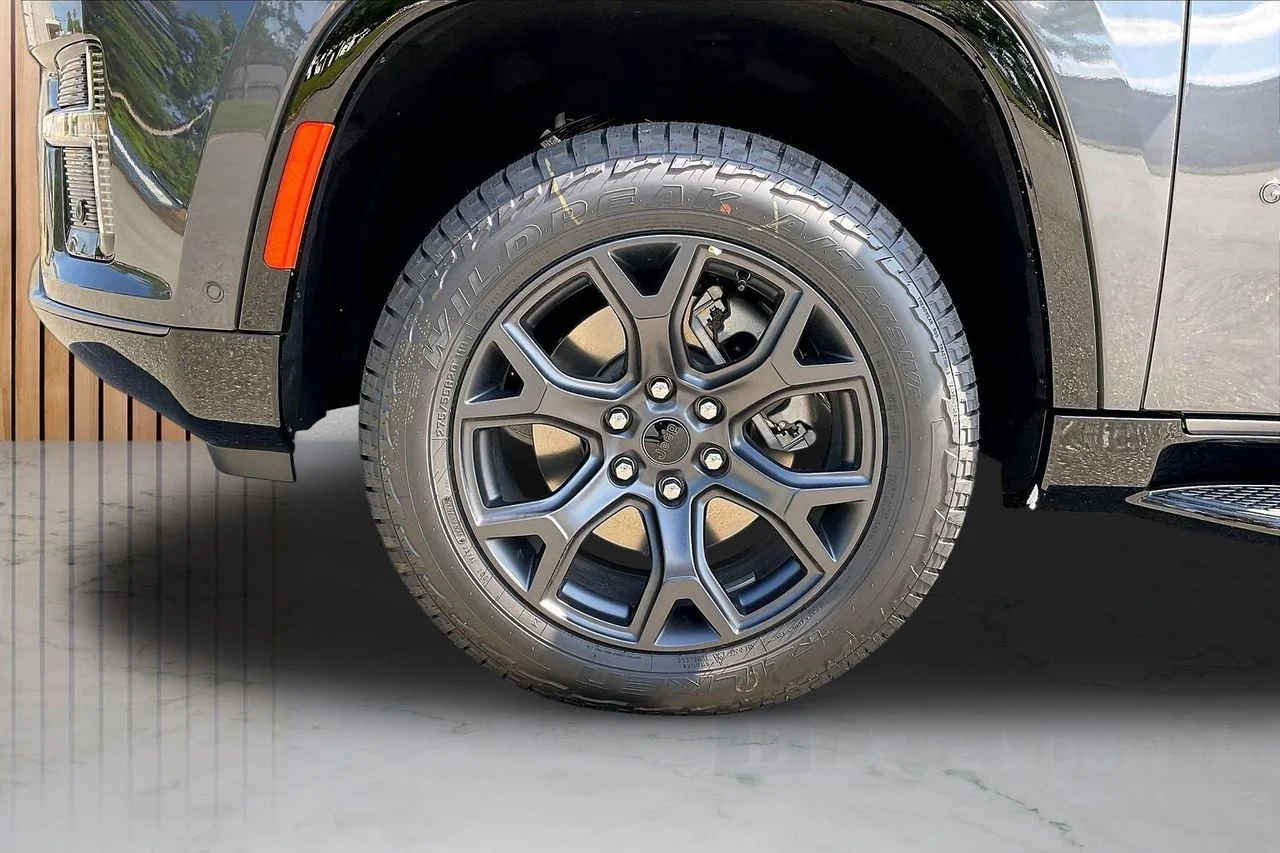 New 2026 Baltic-Gray Metallic Clear-Coat Exterior Paint Jeep Upland image 35