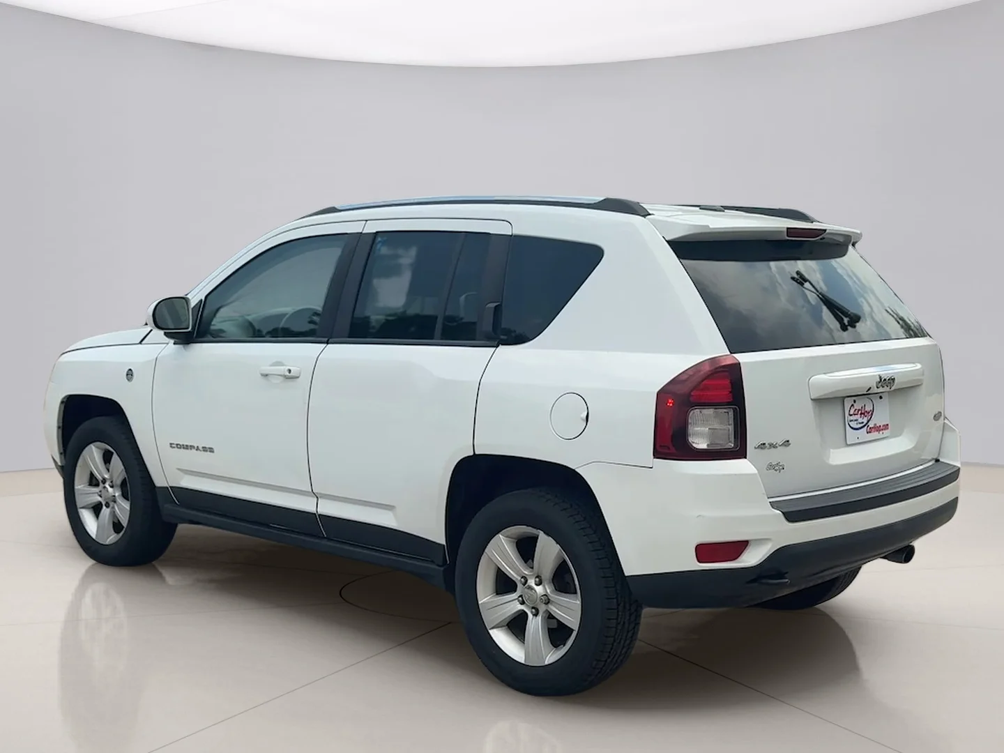 Used 2015 White Jeep LATITUDE image 3