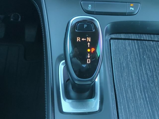 Used 2017 WHITE FROST TRICOAT Buick Essence image 20