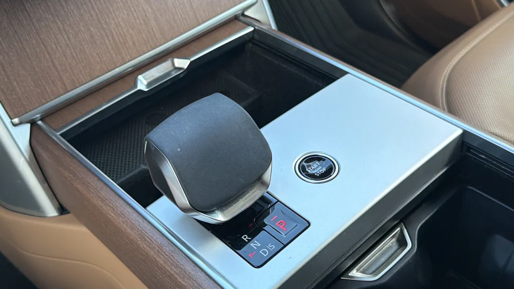 Used 2024 Blue Land Rover SE image 21