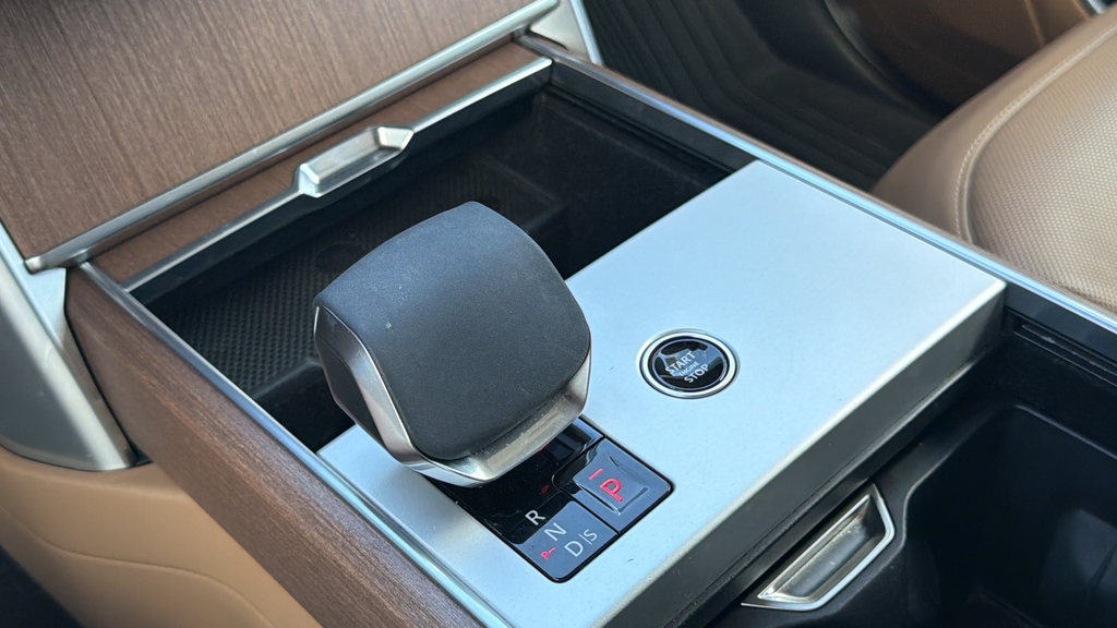 Used 2024 Blue Land Rover SE image 21
