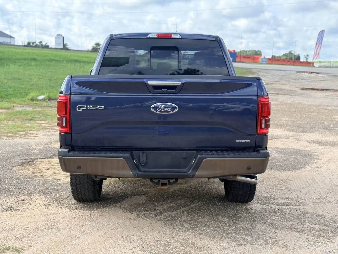 Used 2015 Blue Ford Lariat 4x4 4dr SuperCrew 5.5 ft. SB image 4