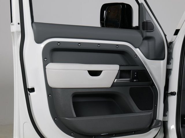 New 2026 Fuji White Land Rover X-Dynamic SE image 26