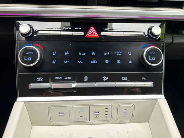 Used 2024  Hyundai Limited image 14