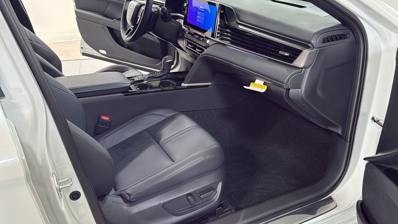 New 2026 Wind Chill Pearl <sup>1</sup> Toyota  XSE image 18